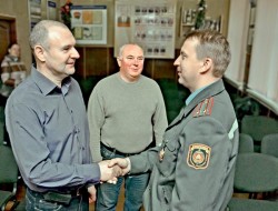 В строках биографий милицейские будни читаются